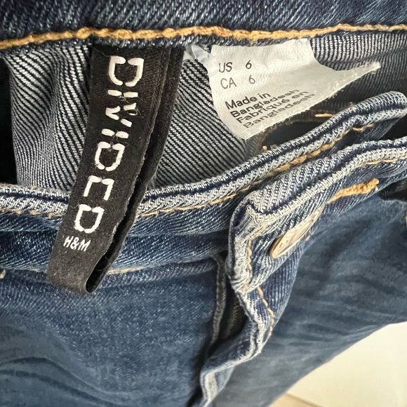 Mom Jeans - Picture 4 of 4